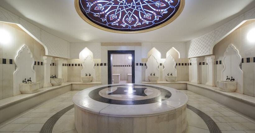 هتل Crystal Admiral Resort Suites & Spa  Ultimate All Inclusive
