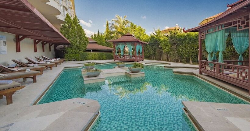 هتل Crystal Admiral Resort Suites & Spa  Ultimate All Inclusive