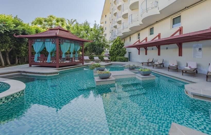 هتل Crystal Admiral Resort Suites & Spa  Ultimate All Inclusive