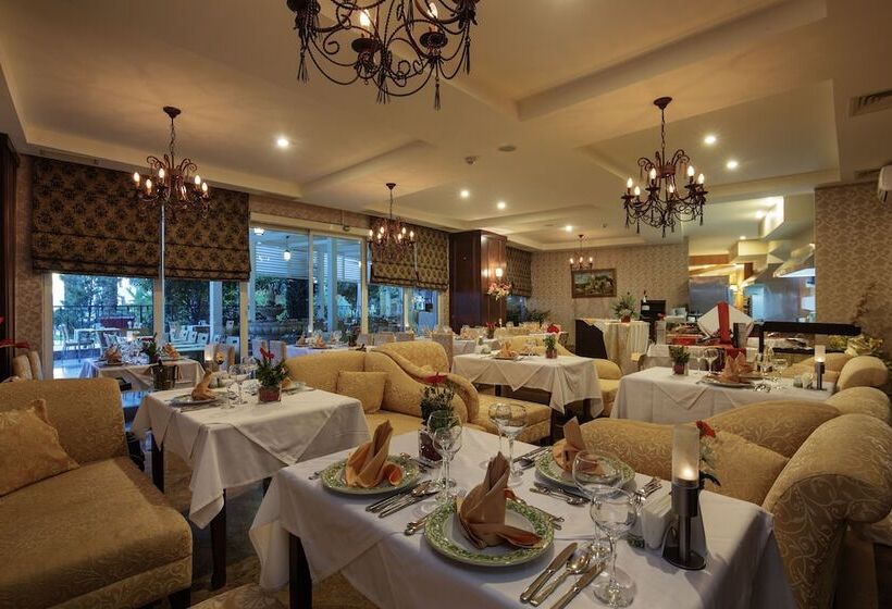 هتل Crystal Admiral Resort Suites & Spa  Ultimate All Inclusive