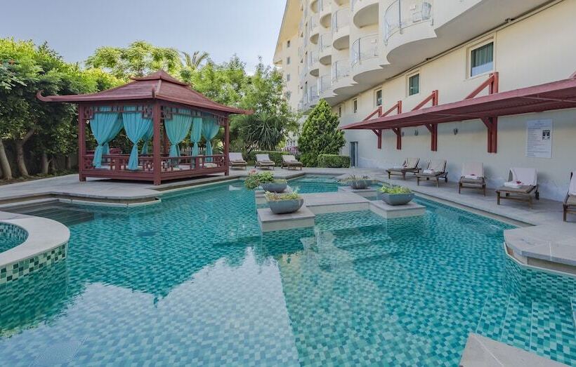 هتل Crystal Admiral Resort Suites & Spa  Ultimate All Inclusive