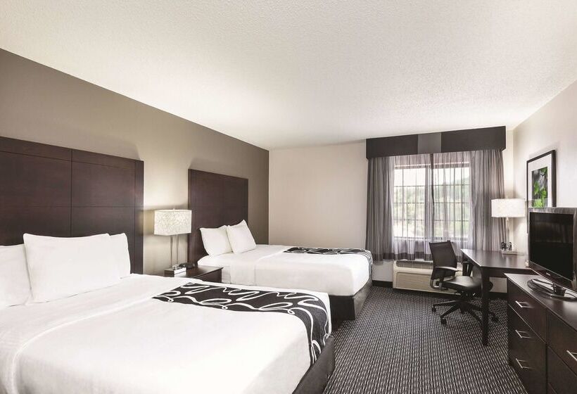 فندق La Quinta By Wyndham Milwaukee Delafield