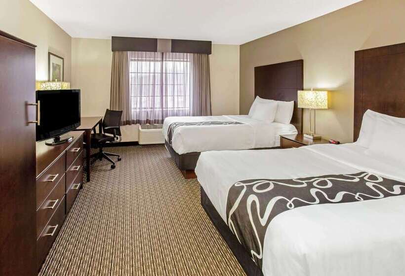 فندق La Quinta By Wyndham Milwaukee Delafield