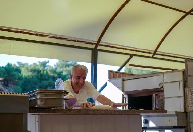 هتل Lara Hadrianus