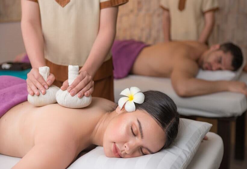 בית מלון כפרי The Rock Hua Hin Beachfront Spa Resort