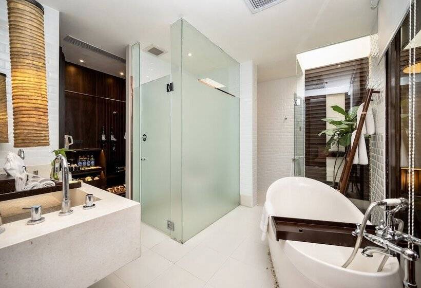 בית מלון כפרי The Rock Hua Hin Beachfront Spa Resort