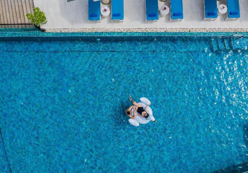 בית מלון כפרי The Rock Hua Hin Beachfront Spa Resort