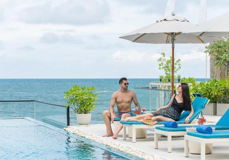 בית מלון כפרי The Rock Hua Hin Beachfront Spa Resort
