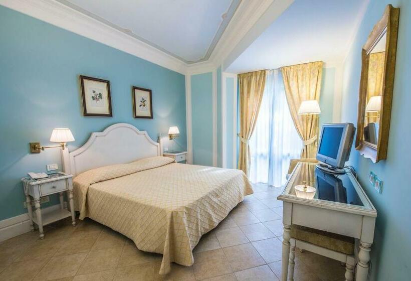 هتل Villa Daphne