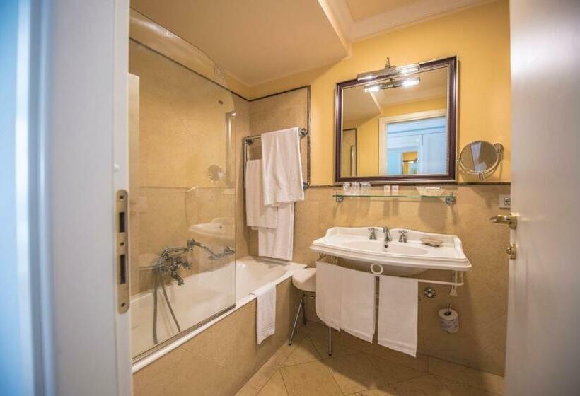 هتل Villa Daphne