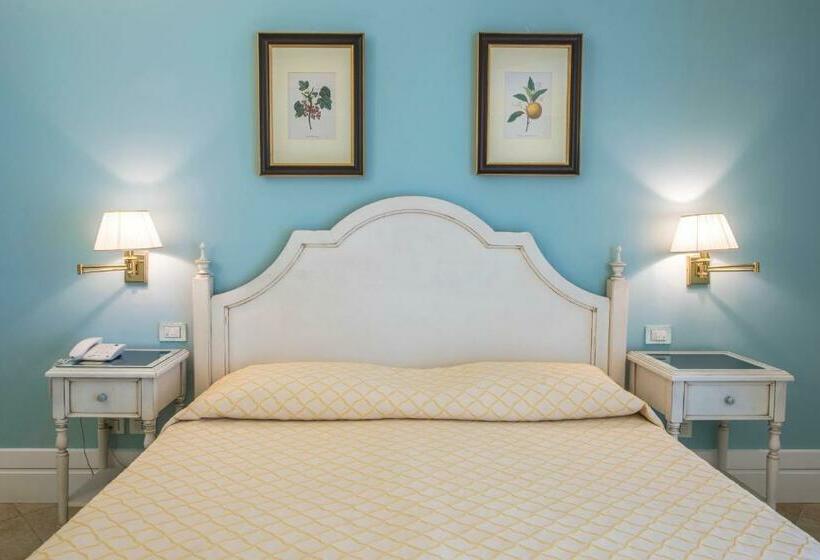 هتل Villa Daphne