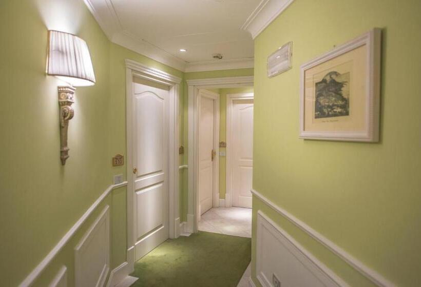 هتل Villa Daphne