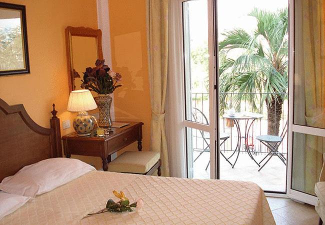 هتل Villa Daphne