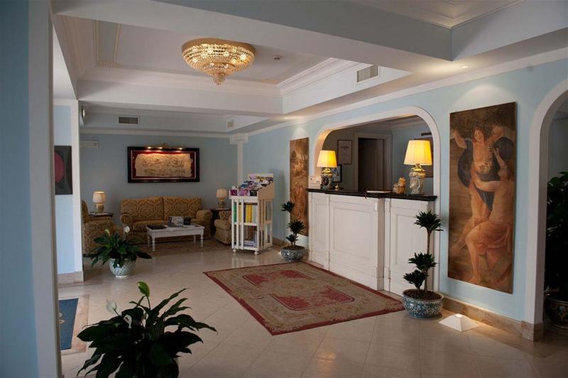 هتل Villa Daphne