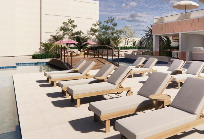 استراحتگاه M Social Hotel Phuket