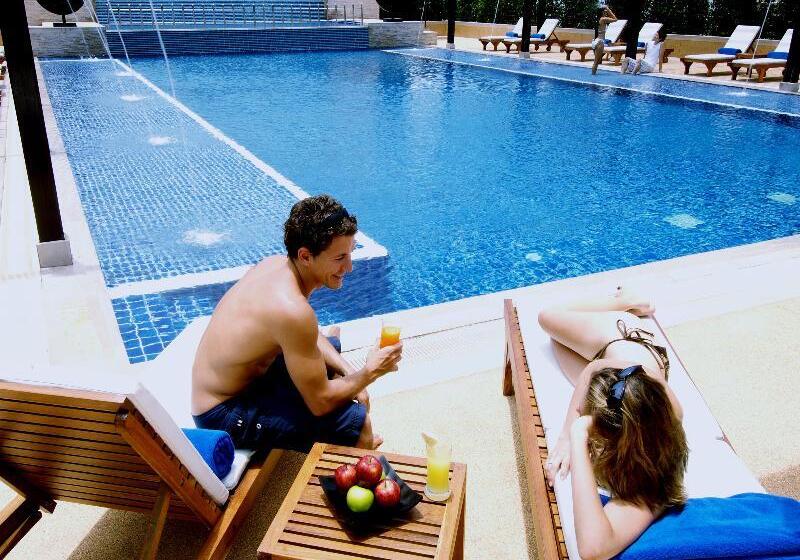 استراحتگاه M Social Hotel Phuket