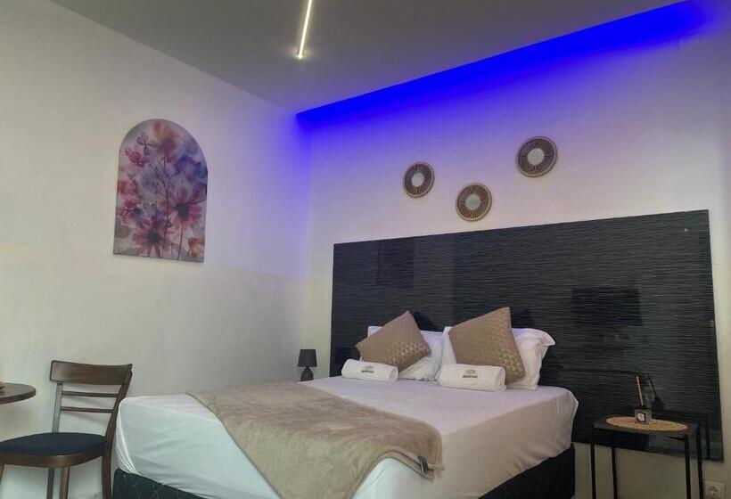 40 40 Accommodation