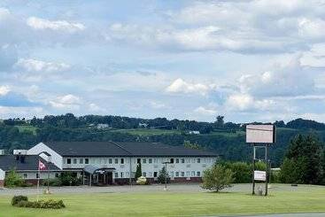 هتل Florenceville Inn, Restaurant & Pool