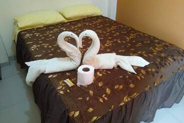 هتل Hostal Macacona