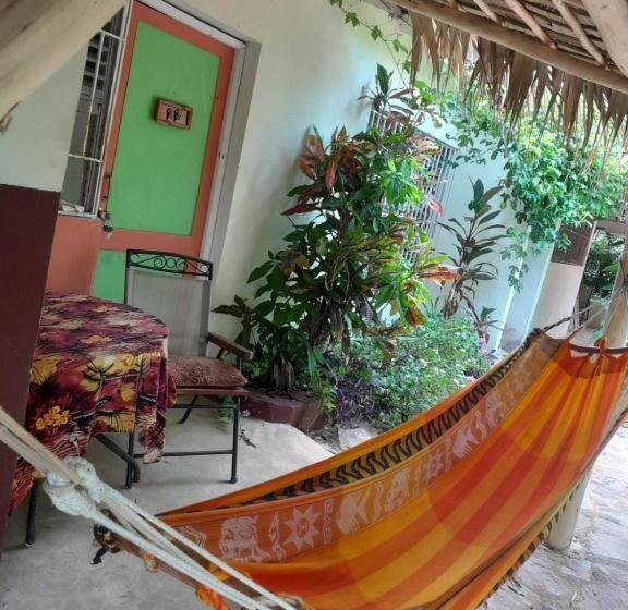 هتل Yes Papa! Rooms At 100m From The Beach!