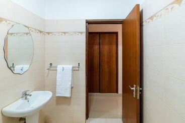 پانسیون Trendy Deluxe Double Rooms In Masaka 1