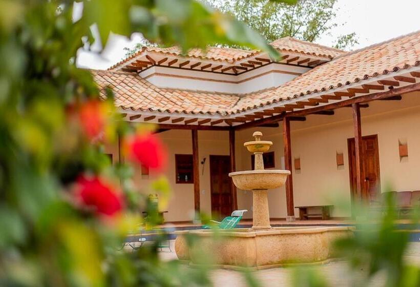 هتل Marquesa De Pinares