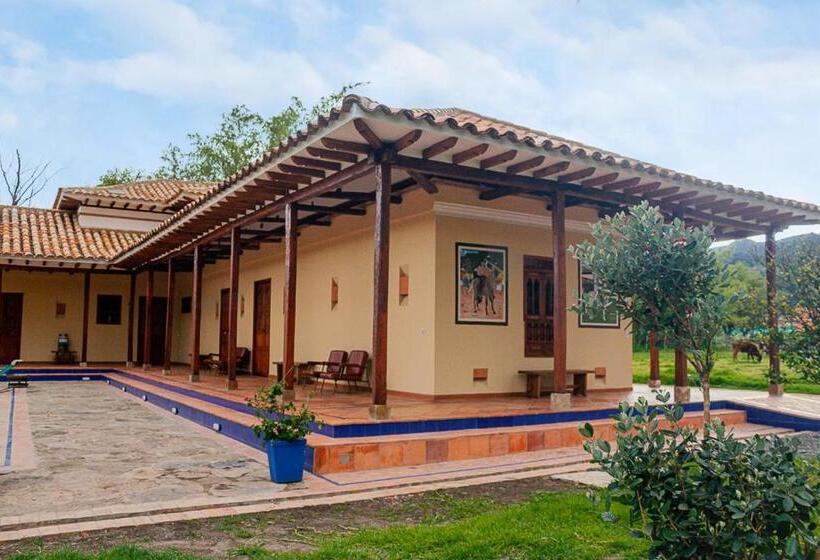 هتل Marquesa De Pinares