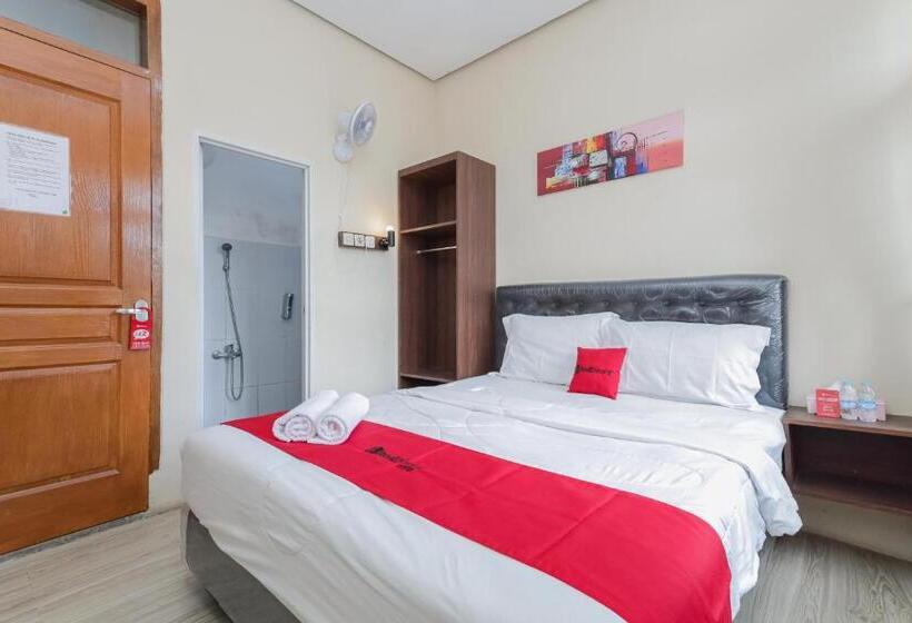 هتل Reddoorz At Wr Supratman Batu
