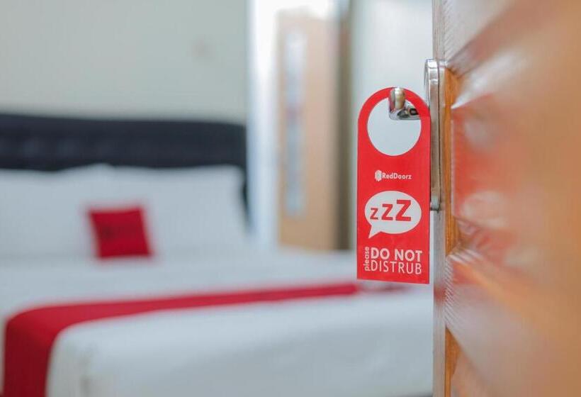 هتل Reddoorz At Wr Supratman Batu