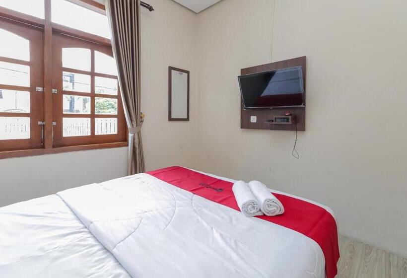 هتل Reddoorz At Wr Supratman Batu