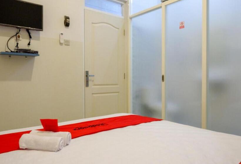 Отель Reddoorz Near Tamansari Shopping Center Salatiga