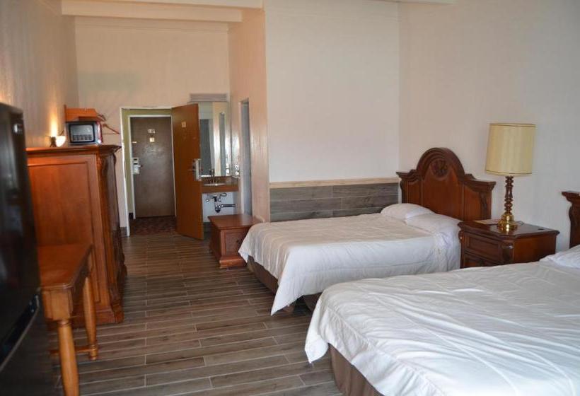 Отель Bravo Inn Greensboro