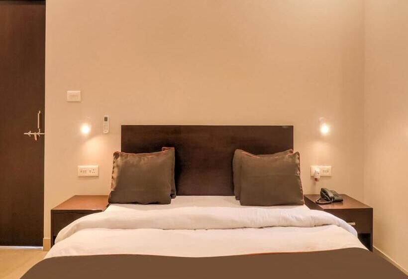 ホテル Super Townhouse Amaraa Farms Near Lulu Hypermarket