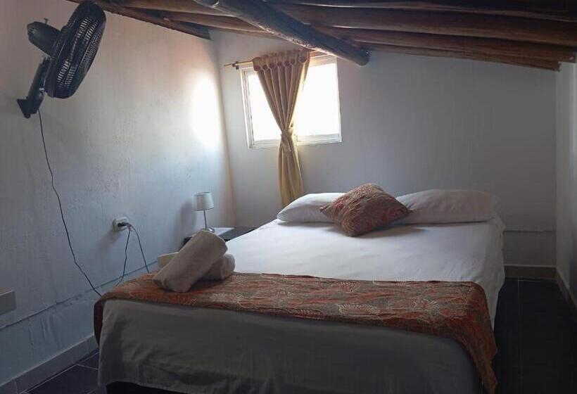 پانسیون Santander Aleman Hostel