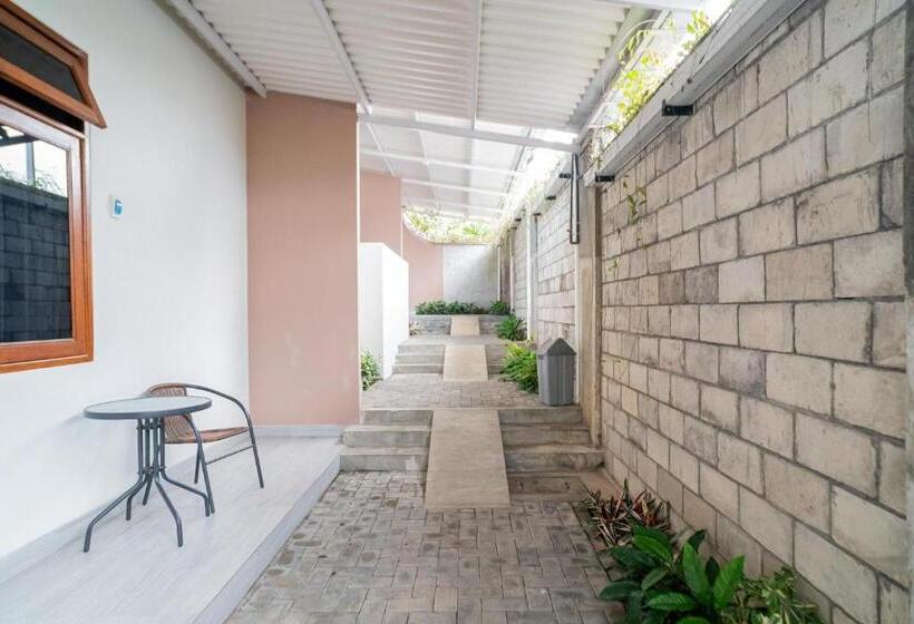 Urbanview Hotel Bubusini Batu By Reddoorz