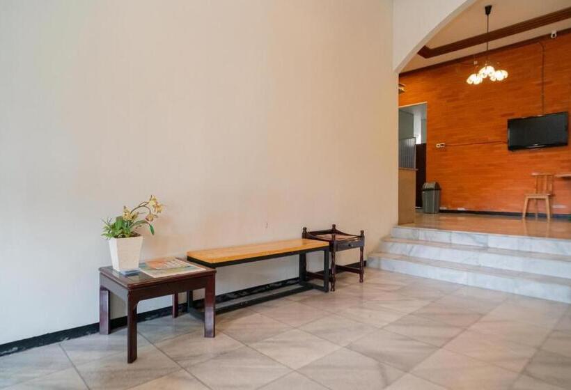 Urbanview Hotel Bubusini Batu By Reddoorz