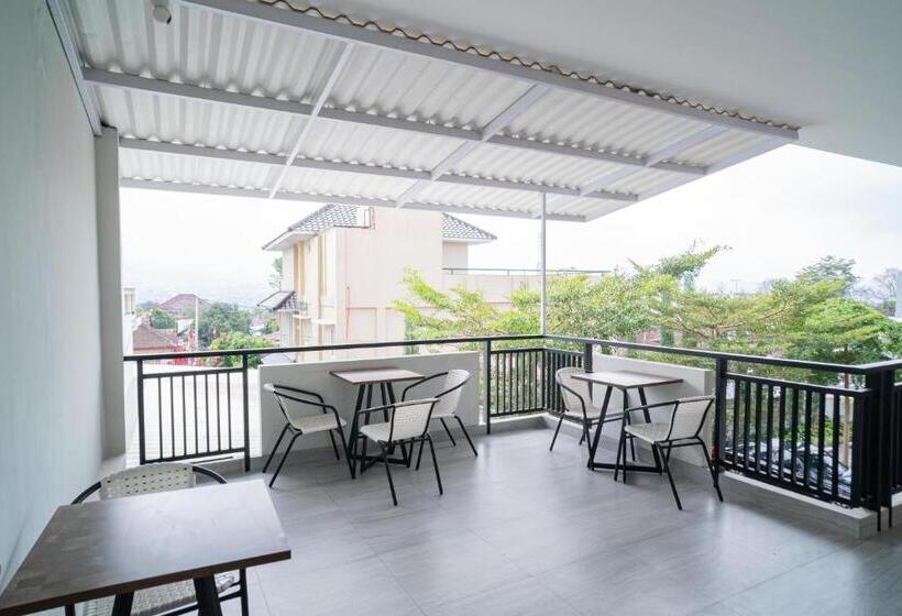 Urbanview Hotel Bubusini Batu By Reddoorz