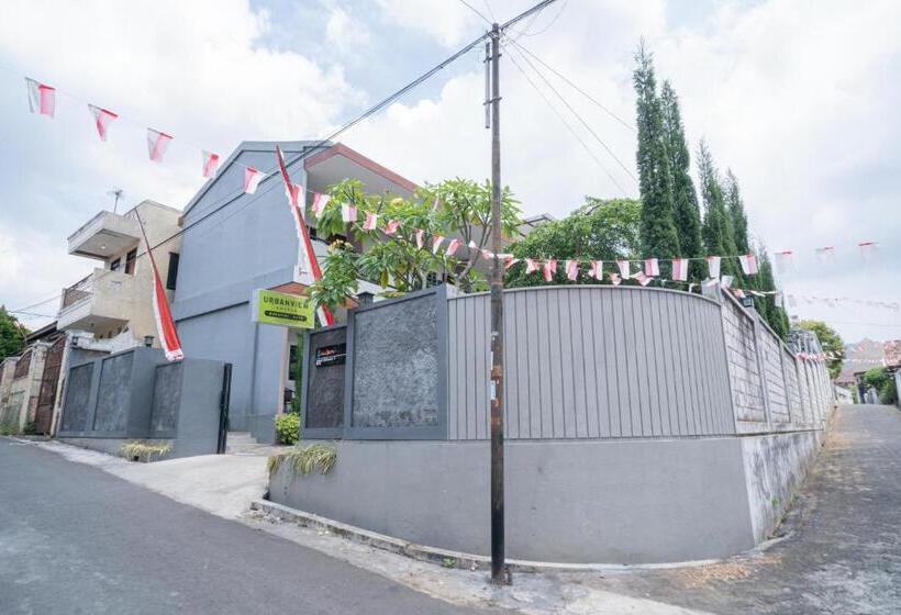 Urbanview Hotel Bubusini Batu By Reddoorz