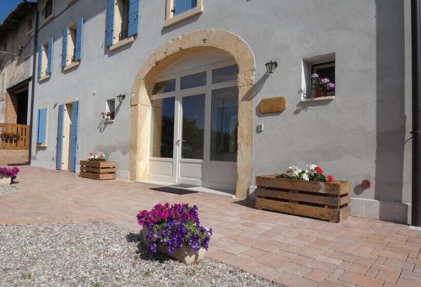 هتل Agriturismo Il Fontanile