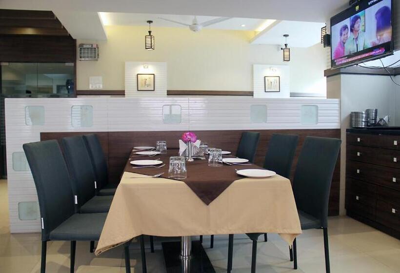 Отель Saiprasad Executive Solapur