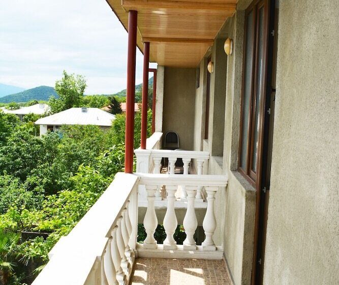 پانسیون Room In Bb  Triple Room In Kvareli, Georgia