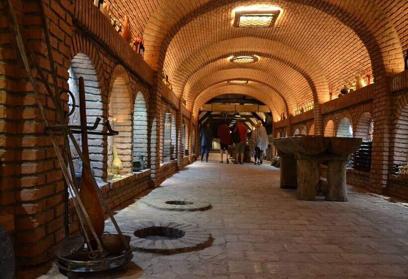 پانسیون Room In Bb  Triple Room In Kvareli, Georgia
