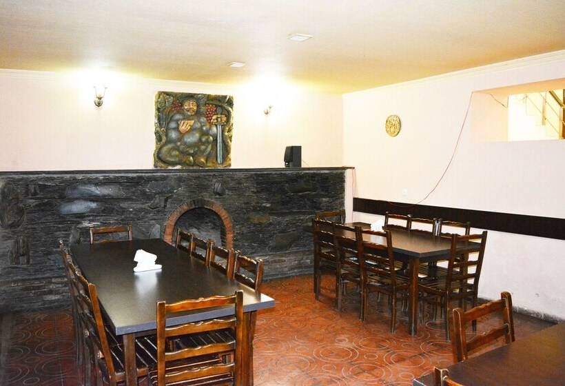 پانسیون Room In Bb  Triple Room In Kvareli, Georgia