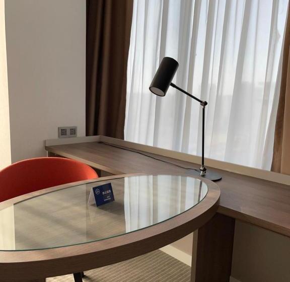 فندق Holiday Inn Express Ulanqab Jining
