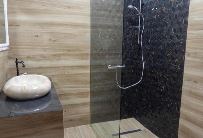 هتل M Rooms