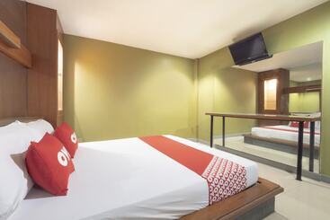 هتل Oyo 75382 Galaxy & Sauna Resort