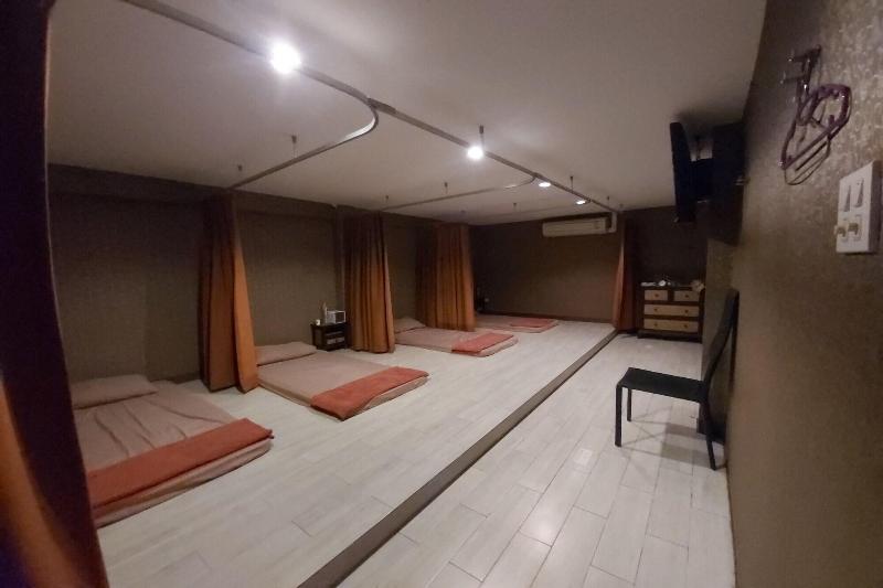 هتل Oyo 75382 Galaxy & Sauna Resort