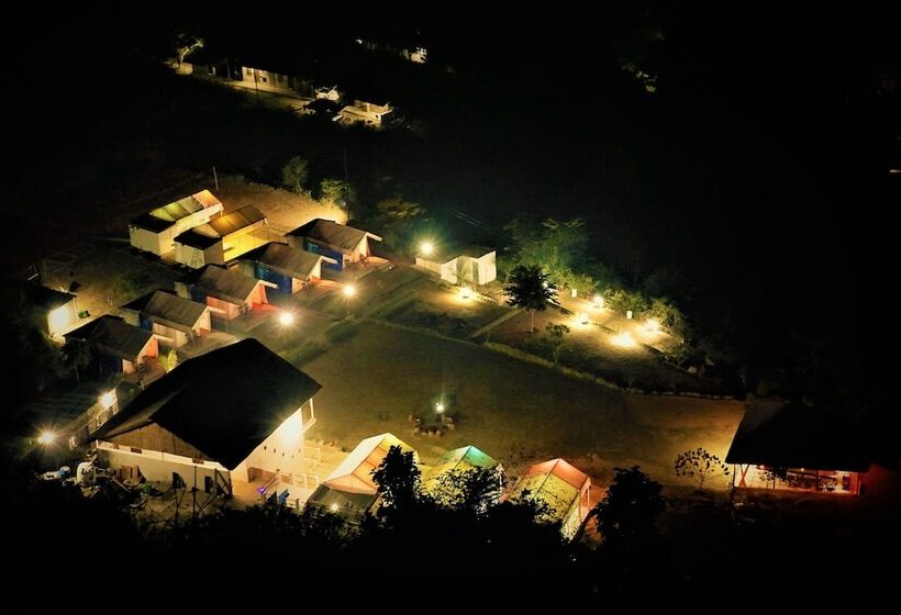 渡假胜地  Corbett Hunters