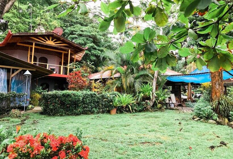 צימר Pacific Edge Eco Lodge