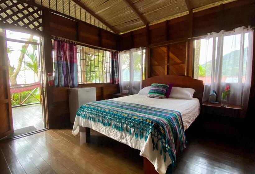צימר Pacific Edge Eco Lodge